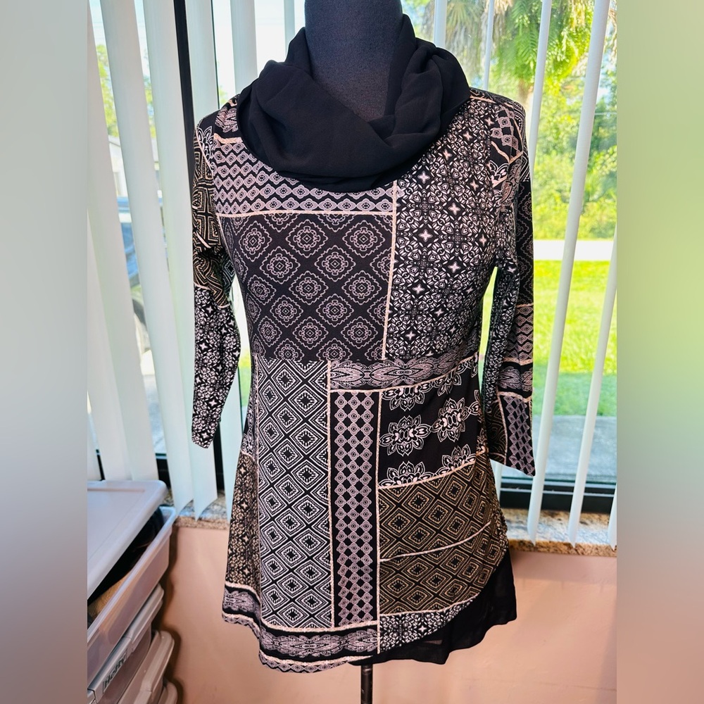Lynn Ritchie Silver Black Paradise Patchwork Patterned Top Funnel Neck SZ XS NEW